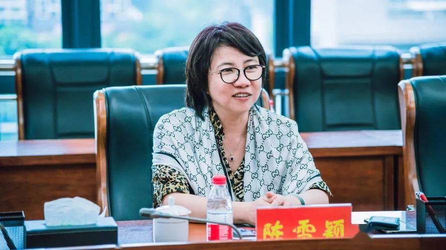 "八一"建军节即将来临之际,7月31日,顺丰速运深圳区负责人陈雪颖女士